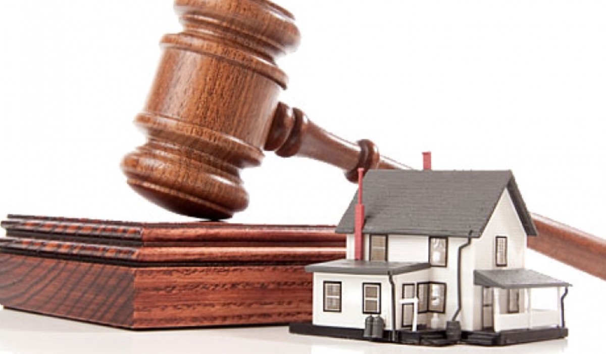 ⚖️ Legal Mistakes to Avoid When Buying or Selling Property